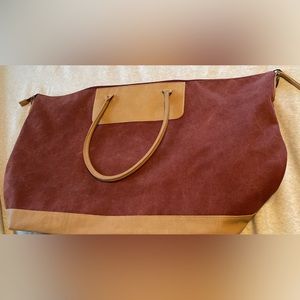 Universal thread weekend tote bag